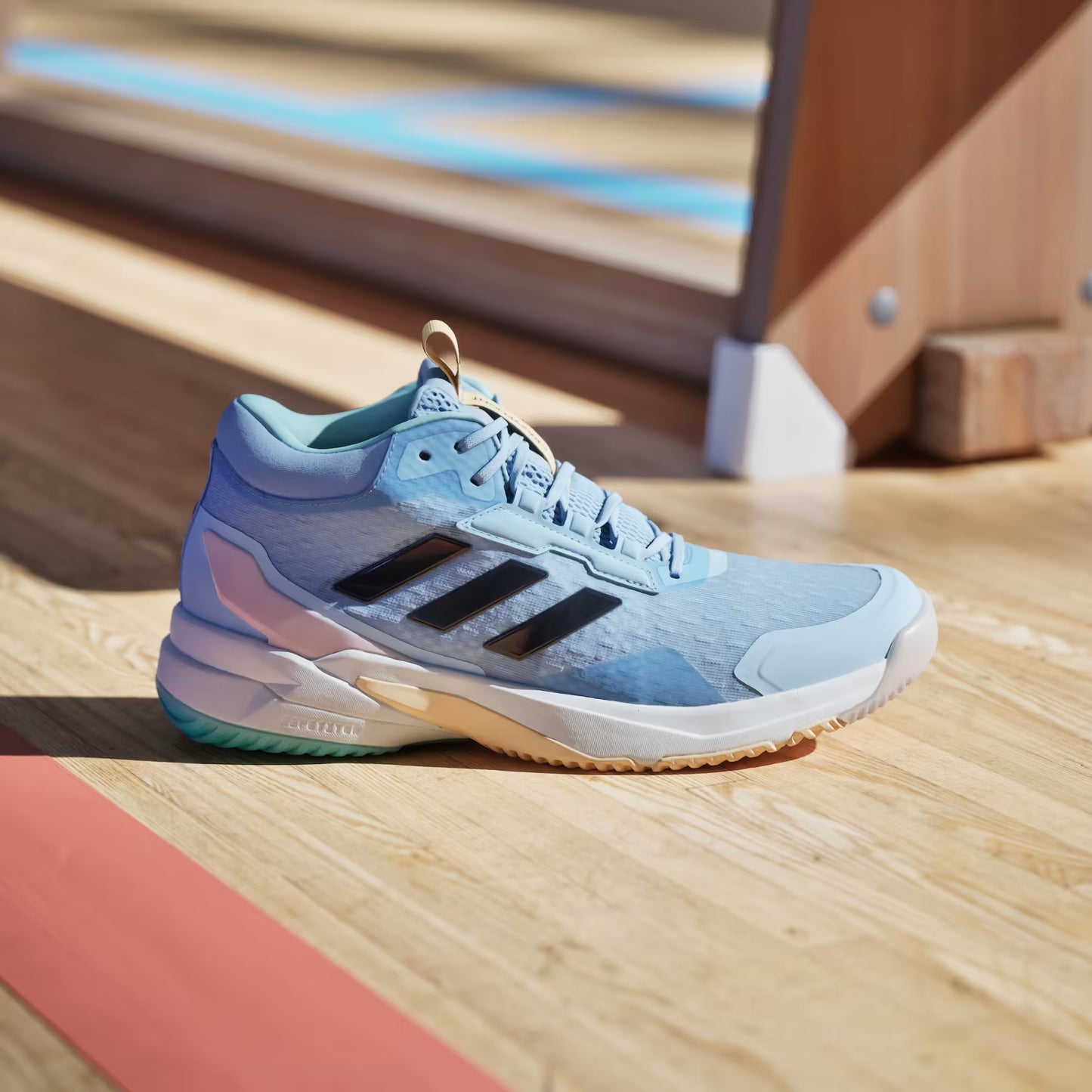 HP7032 Crazyflight 6 Mid Adidas Glow Blue